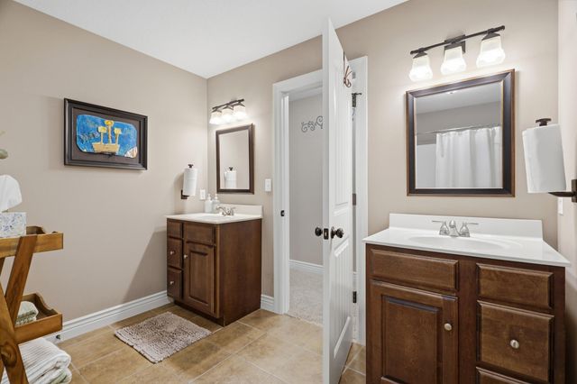 4807 MANHASSET DR, Columbia, MO 65203