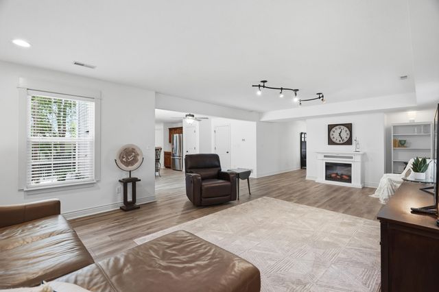 4807 MANHASSET DR, Columbia, MO 65203
