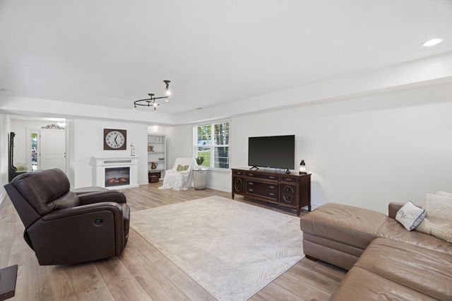 4807 MANHASSET DR, Columbia, MO 65203