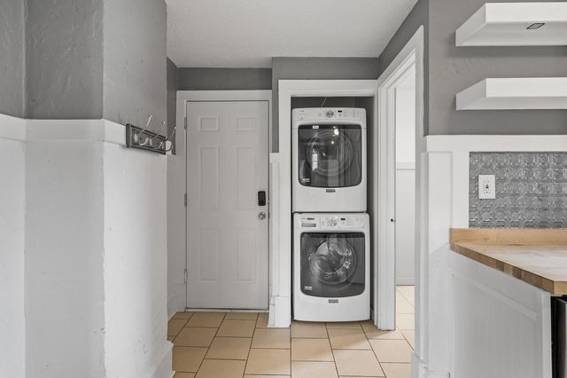 690 Lowry Avenue NE, Minneapolis, MN 55418