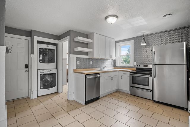 690 Lowry Avenue NE, Minneapolis, MN 55418