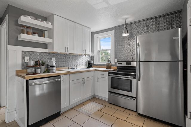 690 Lowry Avenue NE, Minneapolis, MN 55418