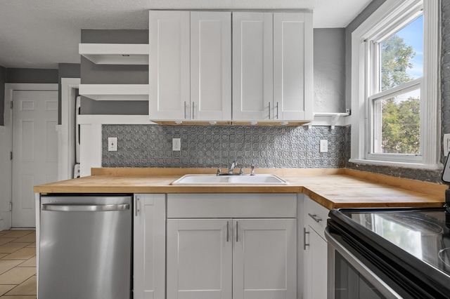 690 Lowry Avenue NE, Minneapolis, MN 55418