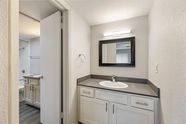 8701 Town Park Drive 24-2143, Houston, TX 77036