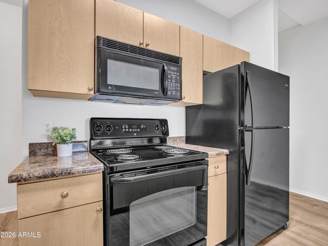18416 N CAVE CREEK Road 1075, Phoenix, AZ 85032
