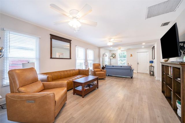 702 E GILCHRIST STREET, Plant City, FL 33563