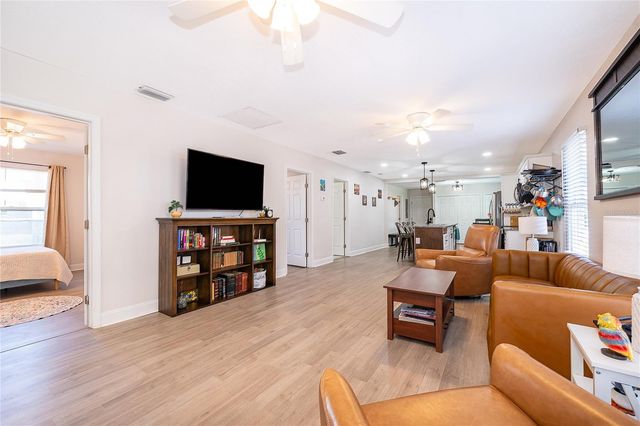 702 E GILCHRIST STREET, Plant City, FL 33563