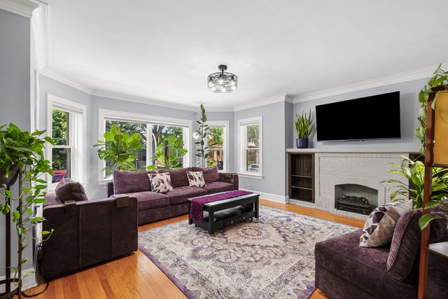6141 N Maplewood Avenue, Chicago, IL 60659