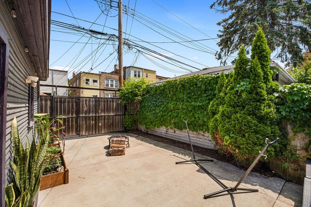 6141 N Maplewood Avenue, Chicago, IL 60659