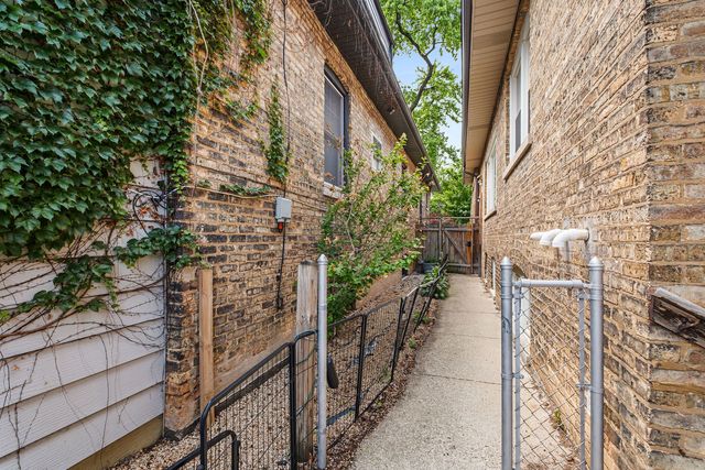 6141 N Maplewood Avenue, Chicago, IL 60659
