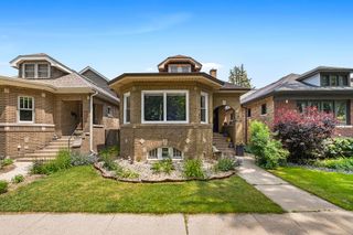 6141 N Maplewood Avenue, Chicago, IL 60659