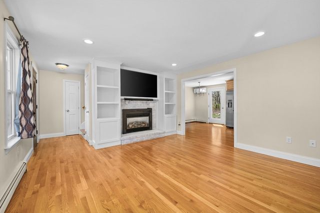 2 W Crossfield Rd, Sandwich, MA 02644