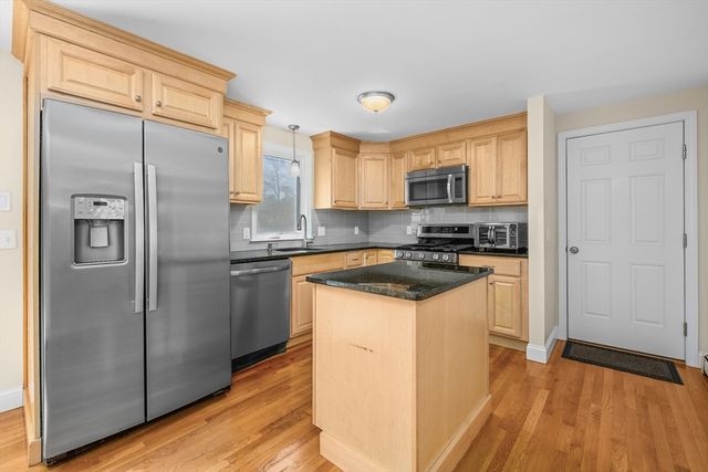 2 W Crossfield Rd, Sandwich, MA 02644