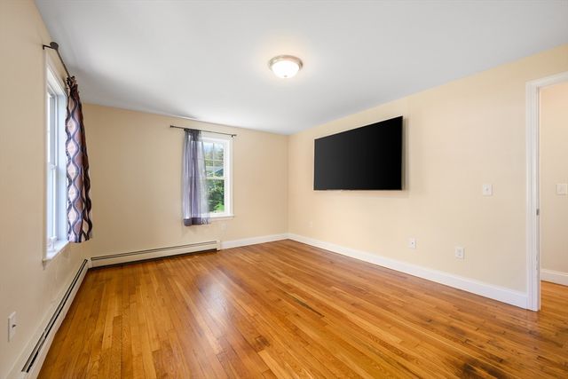 2 W Crossfield Rd, Sandwich, MA 02644