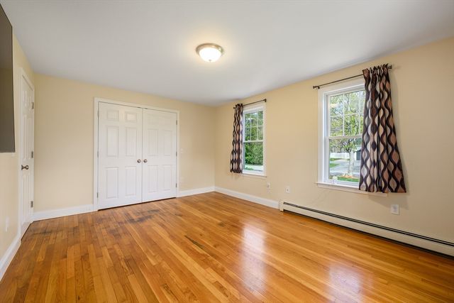 2 W Crossfield Rd, Sandwich, MA 02644
