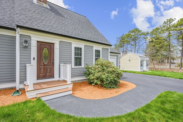 2 W Crossfield Rd, Sandwich, MA 02644