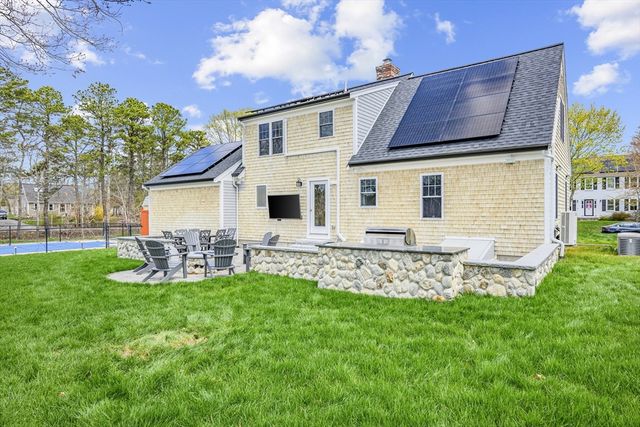 2 W Crossfield Rd, Sandwich, MA 02644