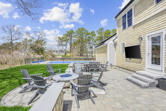 2 W Crossfield Rd, Sandwich, MA 02644
