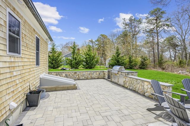 2 W Crossfield Rd, Sandwich, MA 02644