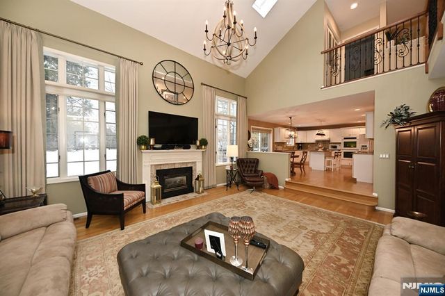 15 Drake Drive G2, Hillsdale, NJ 07642