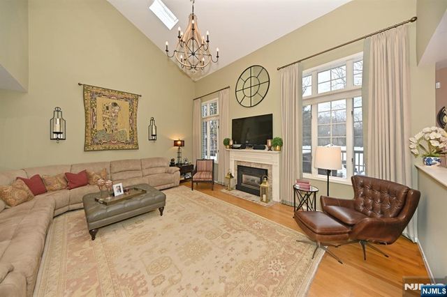 15 Drake Drive G2, Hillsdale, NJ 07642