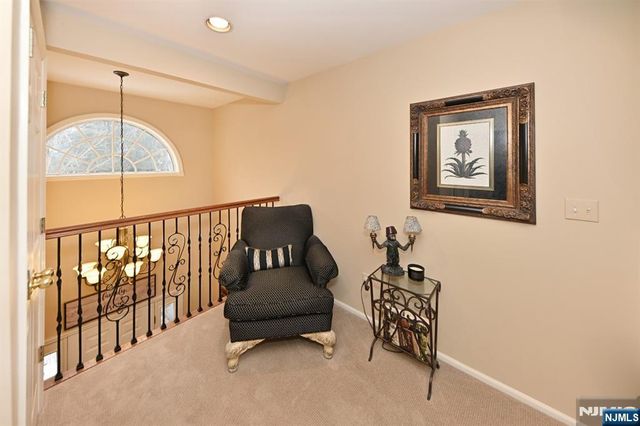 15 Drake Drive G2, Hillsdale, NJ 07642