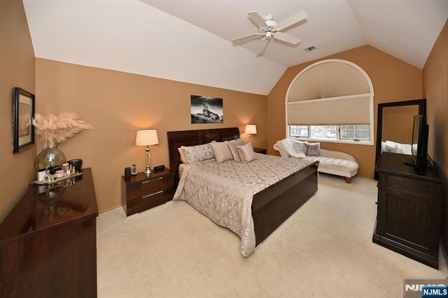 15 Drake Drive G2, Hillsdale, NJ 07642