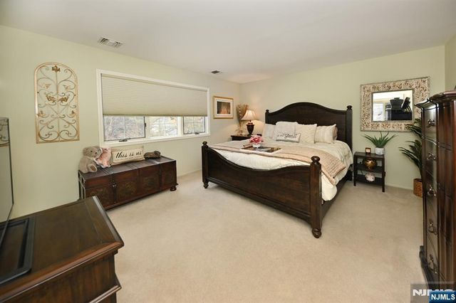 15 Drake Drive G2, Hillsdale, NJ 07642