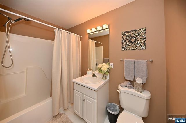 15 Drake Drive G2, Hillsdale, NJ 07642