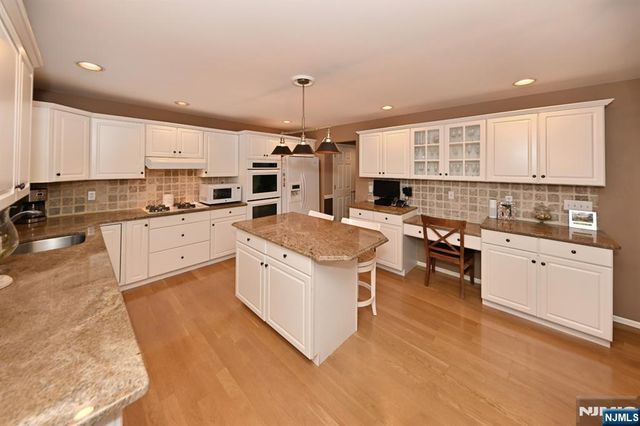 15 Drake Drive G2, Hillsdale, NJ 07642