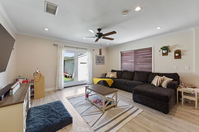 2513 Greentop, Lakewood, CA 90712