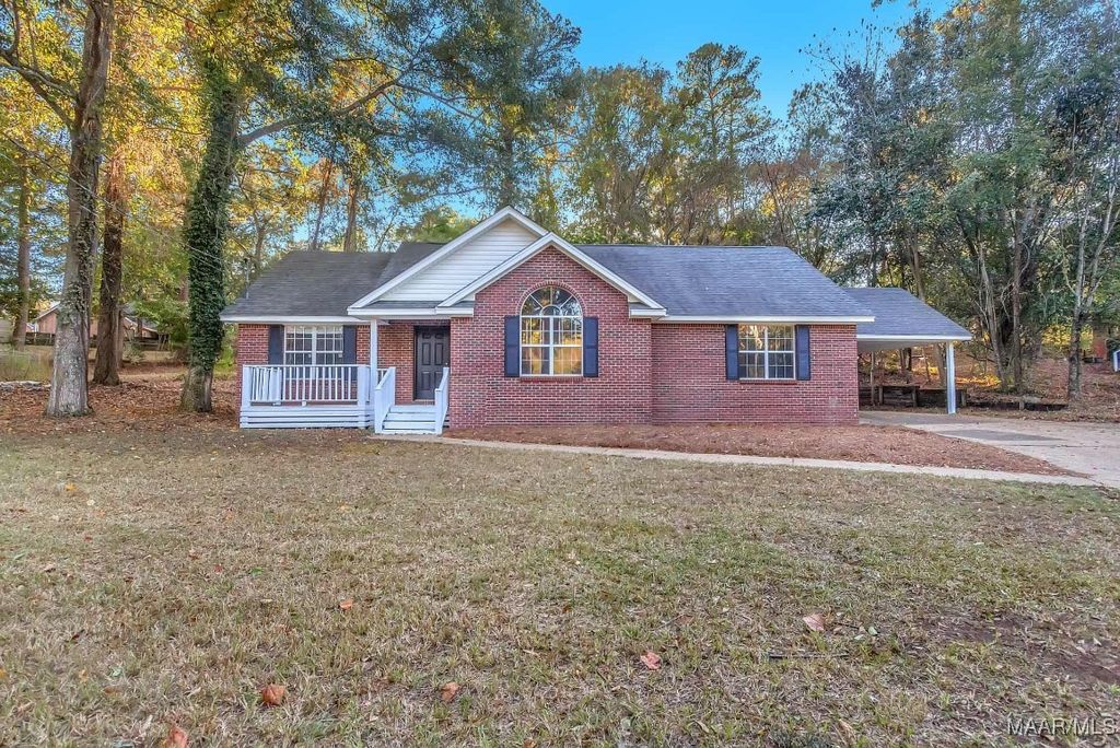 171 Pine Forest Drive, Deatsville, AL 36022