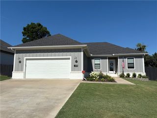 431 N Tacoma Street, Farmington, AR 72730