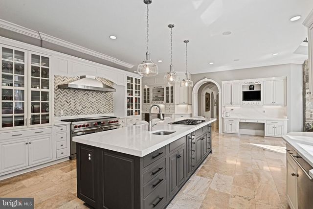 10010 HIGH HILL PL, Great Falls, VA 22066