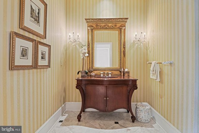 10010 HIGH HILL PL, Great Falls, VA 22066
