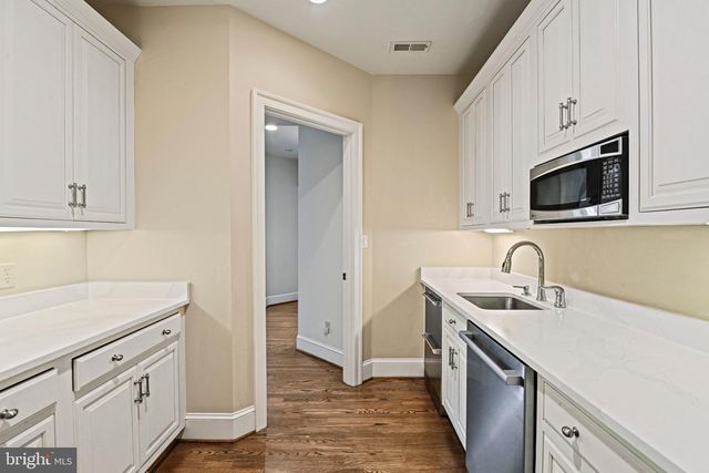 10010 HIGH HILL PL, Great Falls, VA 22066