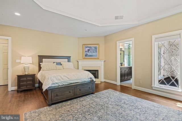 10010 HIGH HILL PL, Great Falls, VA 22066