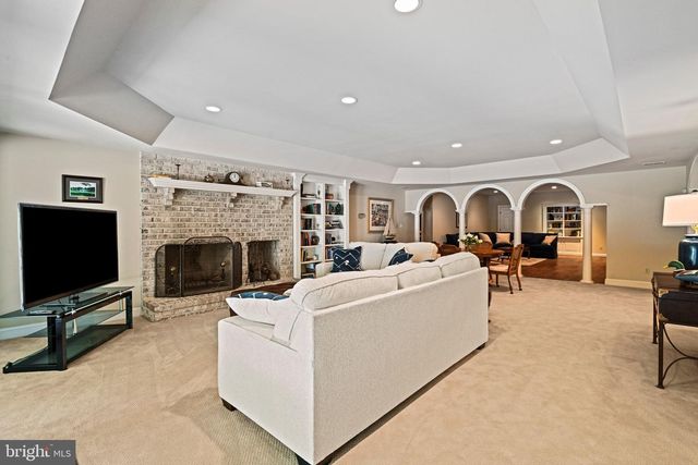 10010 HIGH HILL PL, Great Falls, VA 22066