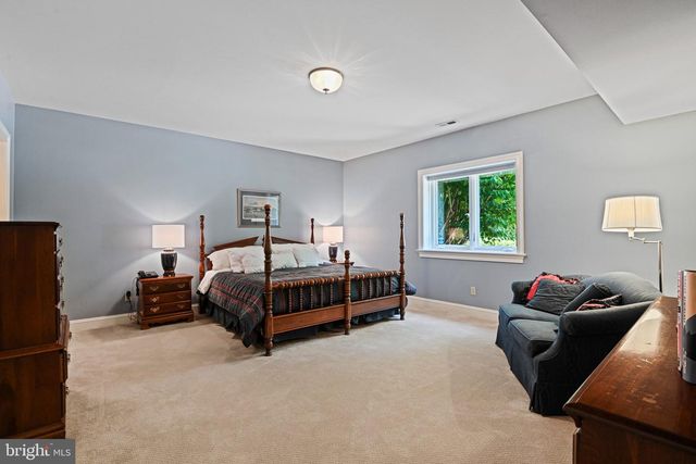 10010 HIGH HILL PL, Great Falls, VA 22066