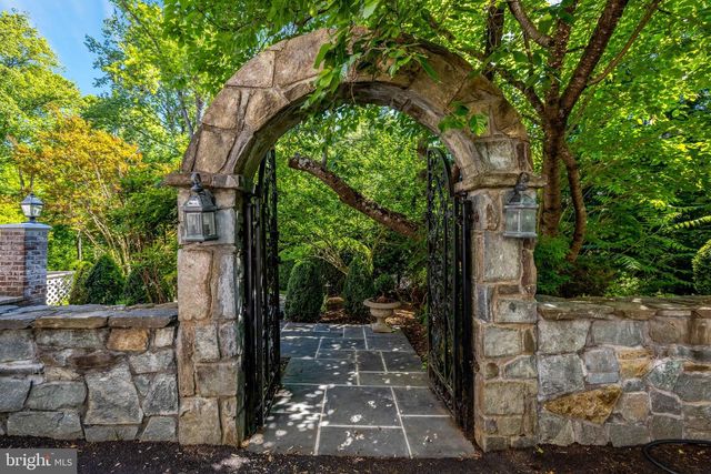 10010 HIGH HILL PL, Great Falls, VA 22066
