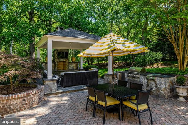 10010 HIGH HILL PL, Great Falls, VA 22066