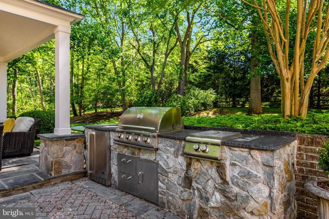 10010 HIGH HILL PL, Great Falls, VA 22066