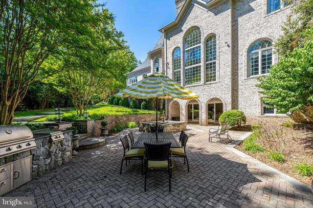 10010 HIGH HILL PL, Great Falls, VA 22066