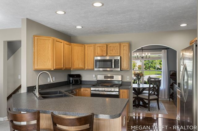 9107 Lady Lauren Drive NE, Rockford, MI 49341