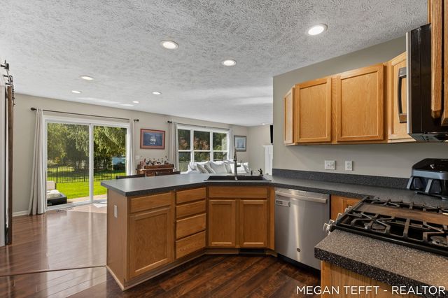 9107 Lady Lauren Drive NE, Rockford, MI 49341