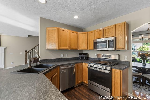 9107 Lady Lauren Drive NE, Rockford, MI 49341