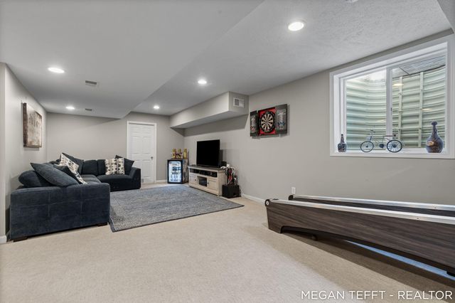 9107 Lady Lauren Drive NE, Rockford, MI 49341