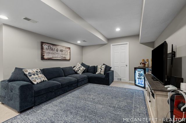 9107 Lady Lauren Drive NE, Rockford, MI 49341