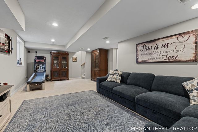 9107 Lady Lauren Drive NE, Rockford, MI 49341