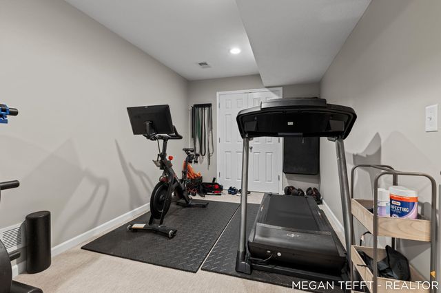 9107 Lady Lauren Drive NE, Rockford, MI 49341